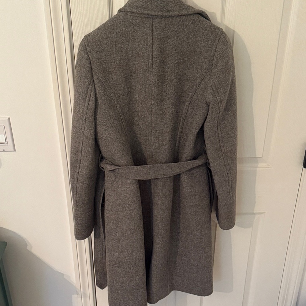 J. Crew Gray Wool Coat. Size 6. - Picture 6 of 10